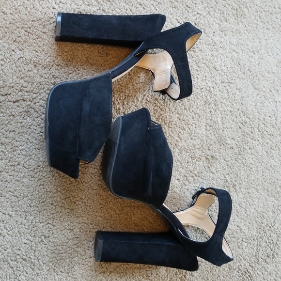 Pumps - Picture 3 of 5